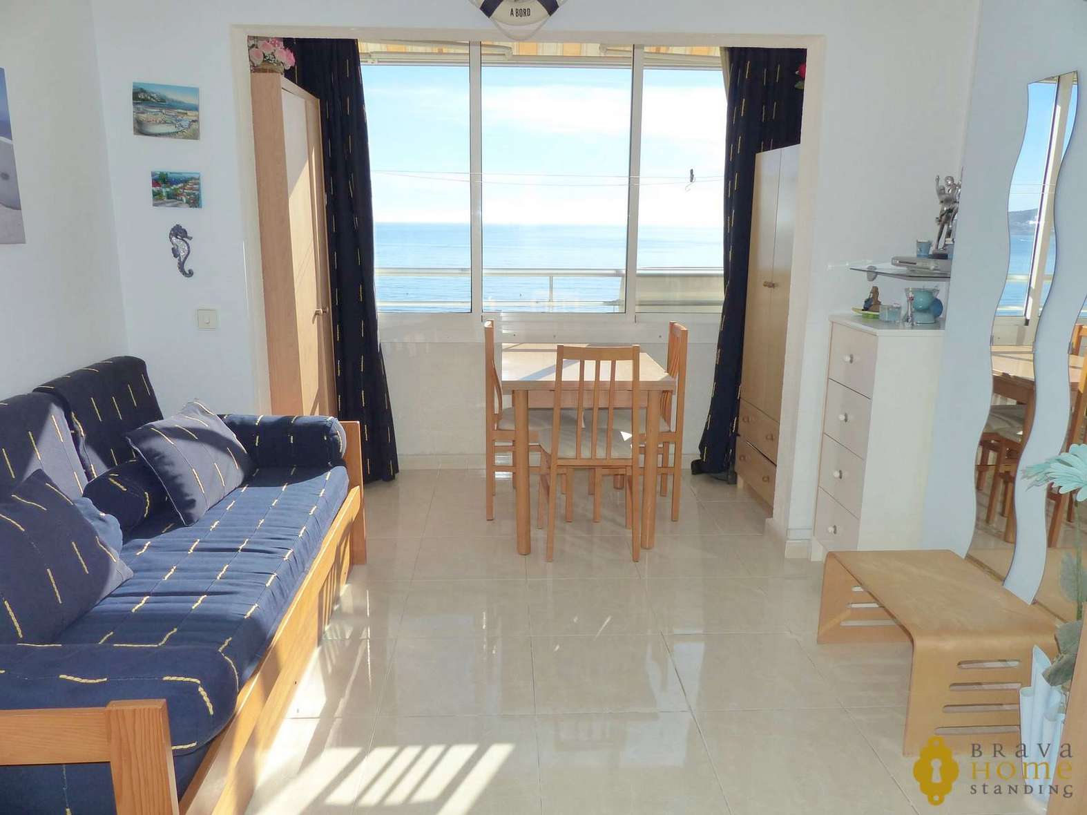 Nice apartment in 1st line of sea for sale in Empuriabrava 