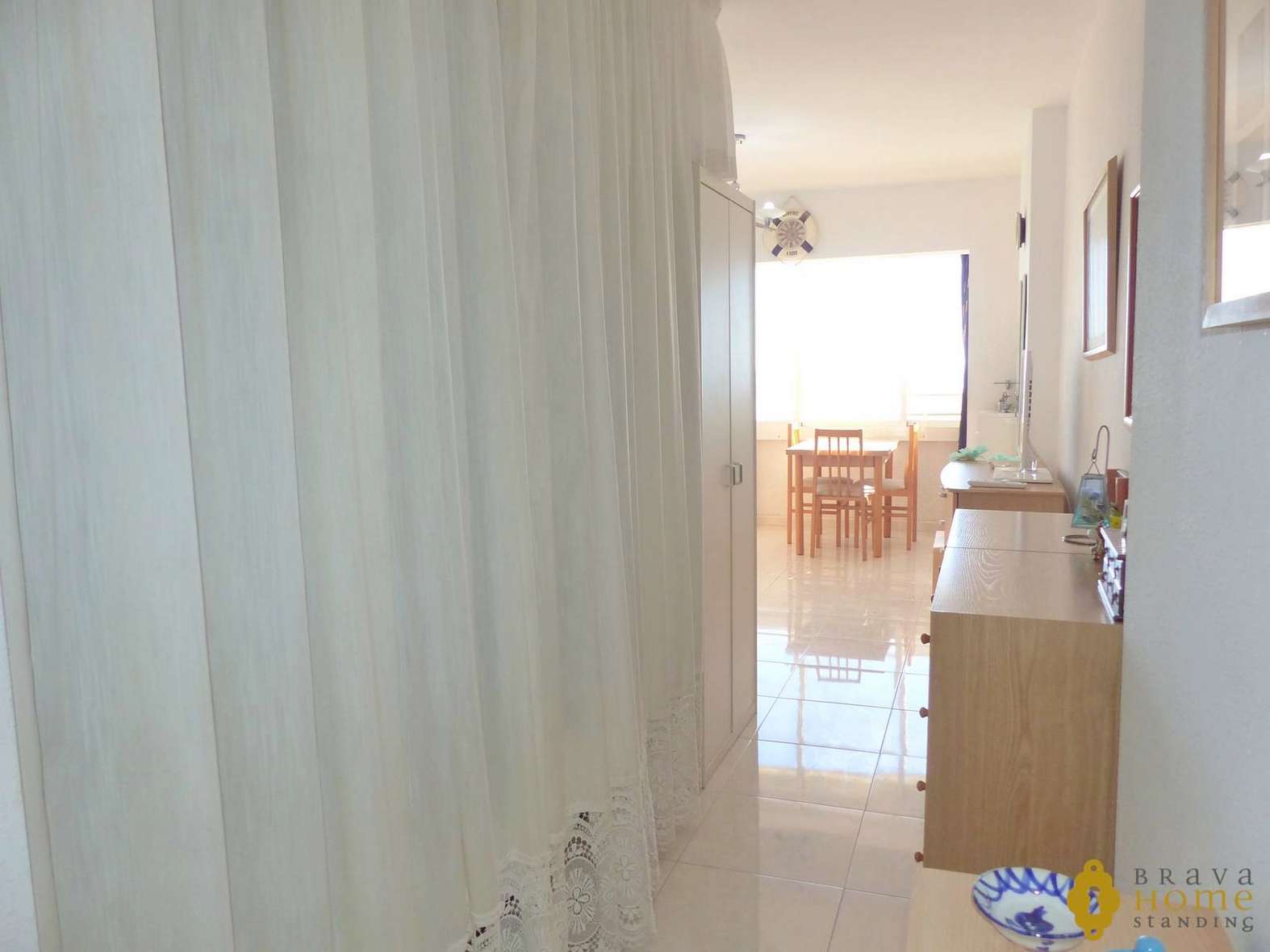 Bonito apartamento en 1era línea de mar en venta en Empuriabrava