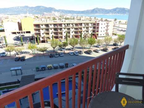 Superb apartment in 1st line of sea for sale in Empuriabrava 