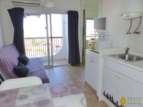 Superb apartment in 1st line of sea for sale in Empuriabrava 