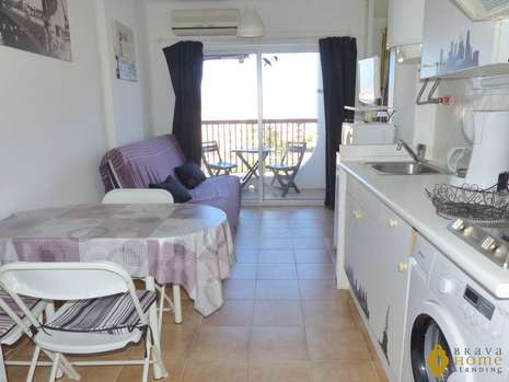 Superb apartment in 1st line of sea for sale in Empuriabrava 