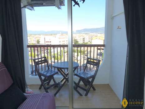 Superb apartment in 1st line of sea for sale in Empuriabrava 