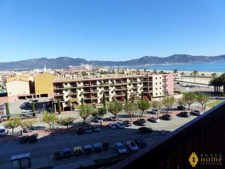 Superb apartment in 1st line of sea for sale in Empuriabrava 
