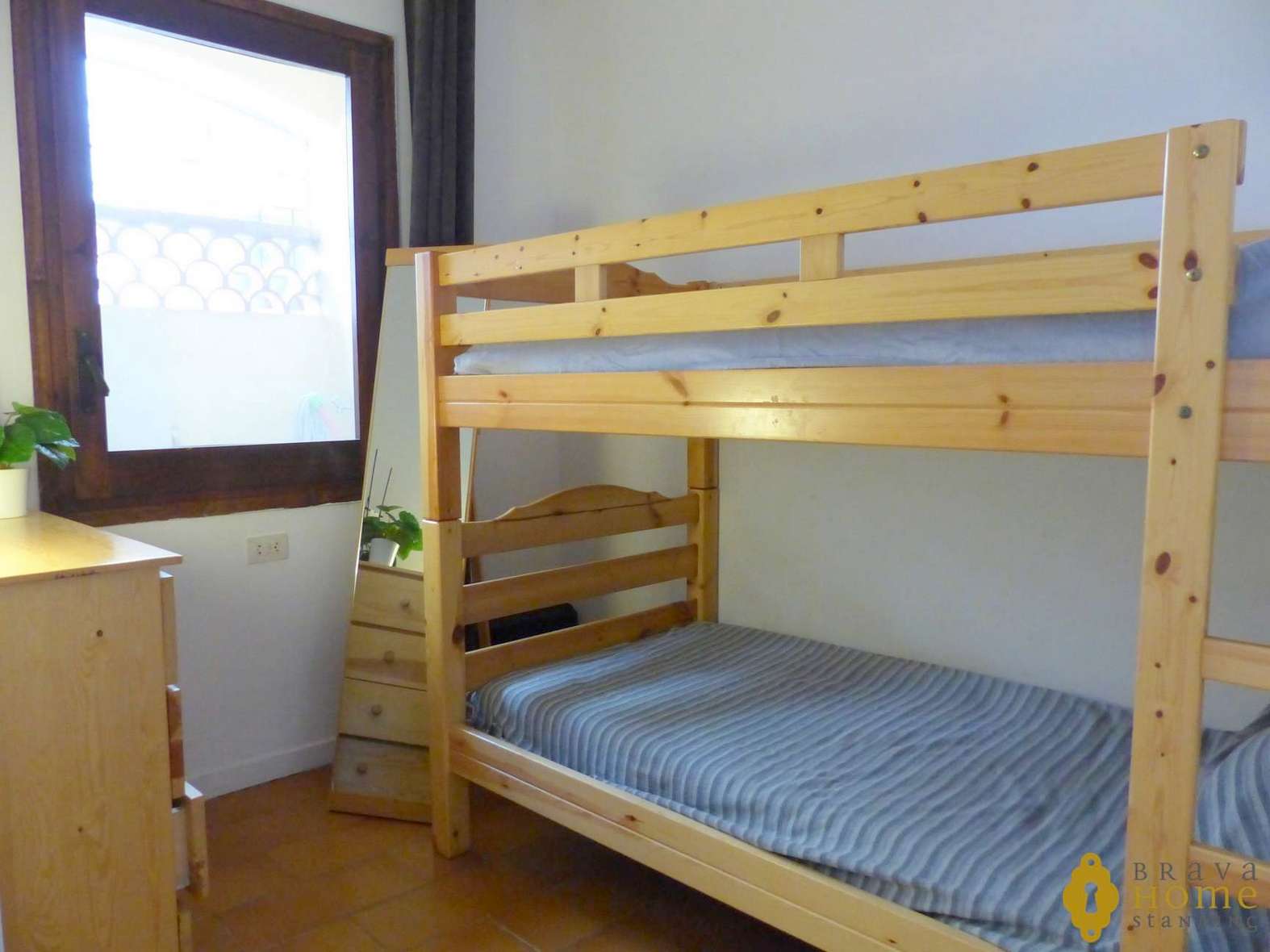Bonito apartamento de 2 dormitorios a 100m de la playa en venta en Empuriabrava
