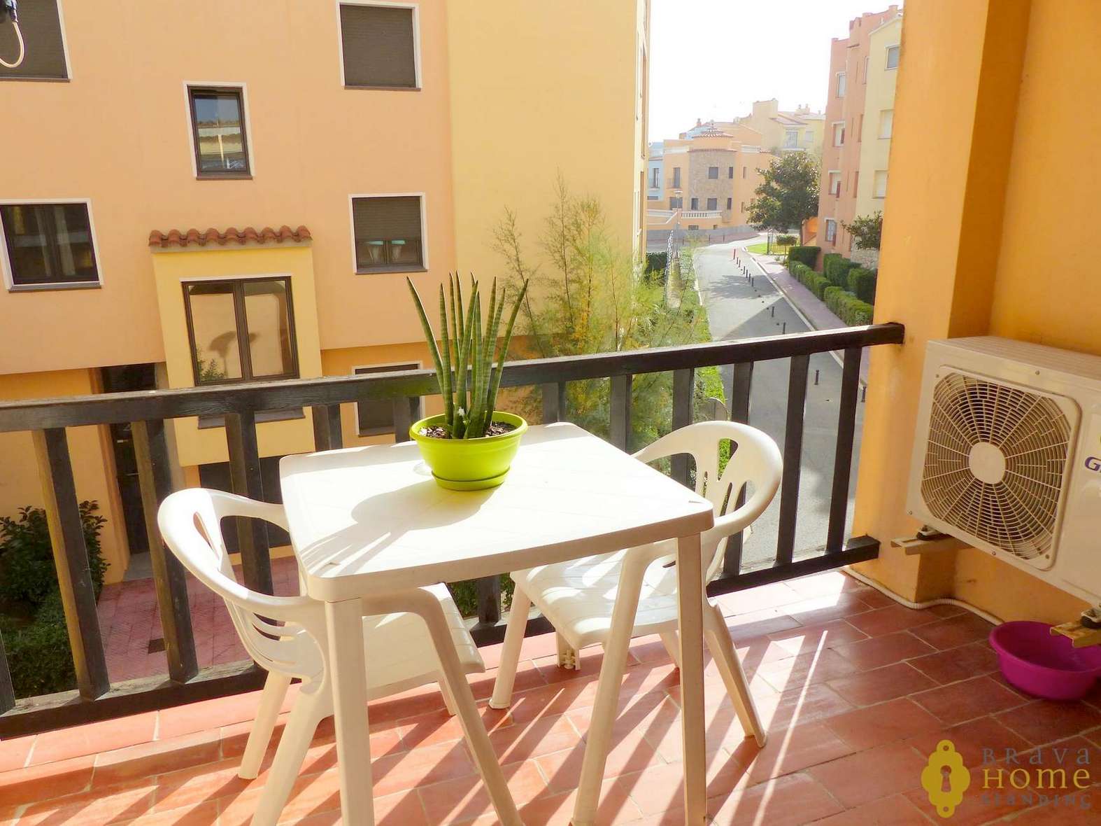 Bonito apartamento de 2 dormitorios a 100m de la playa en venta en Empuriabrava