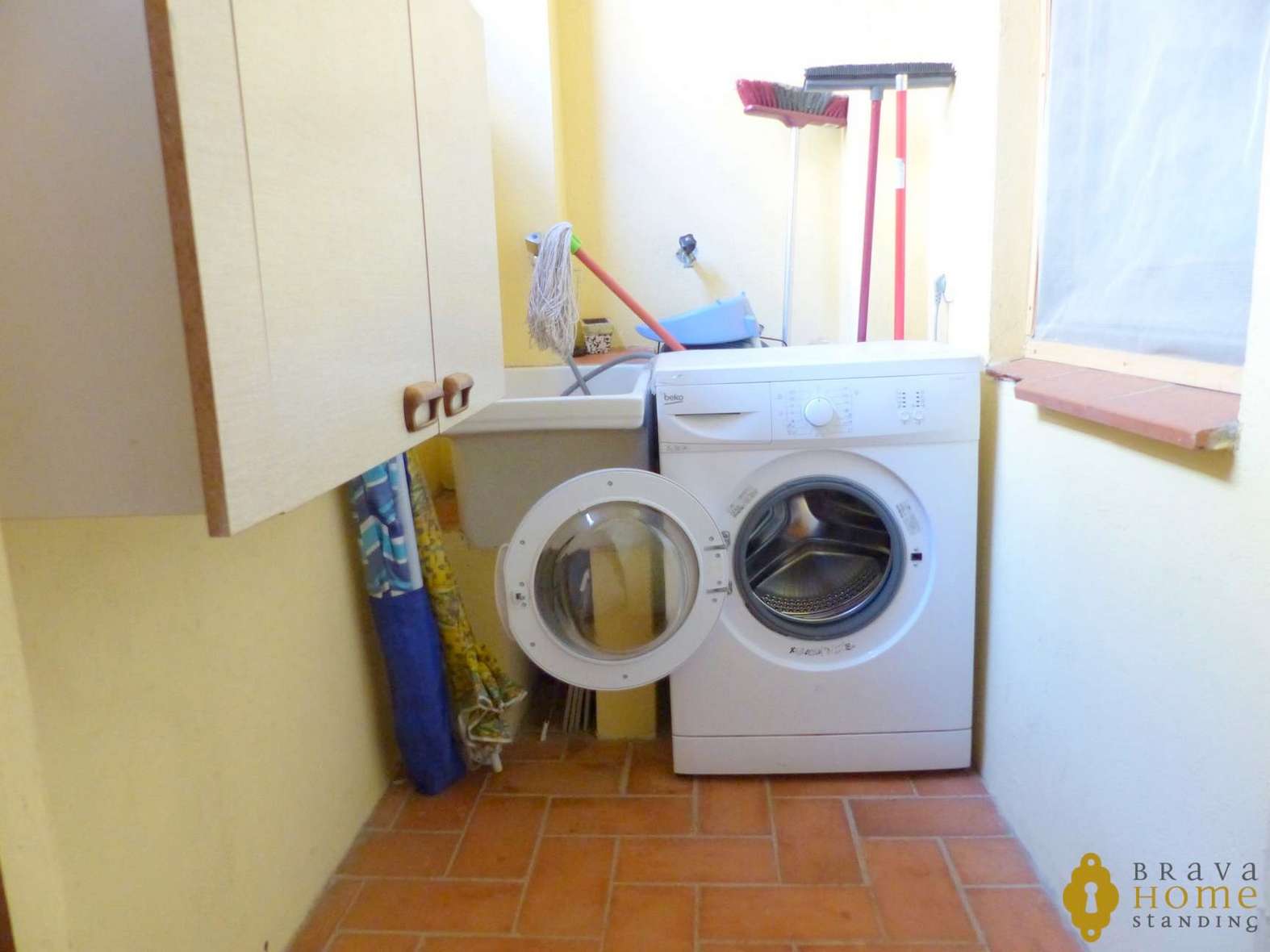 Bonito apartamento de 2 dormitorios a 100m de la playa en venta en Empuriabrava