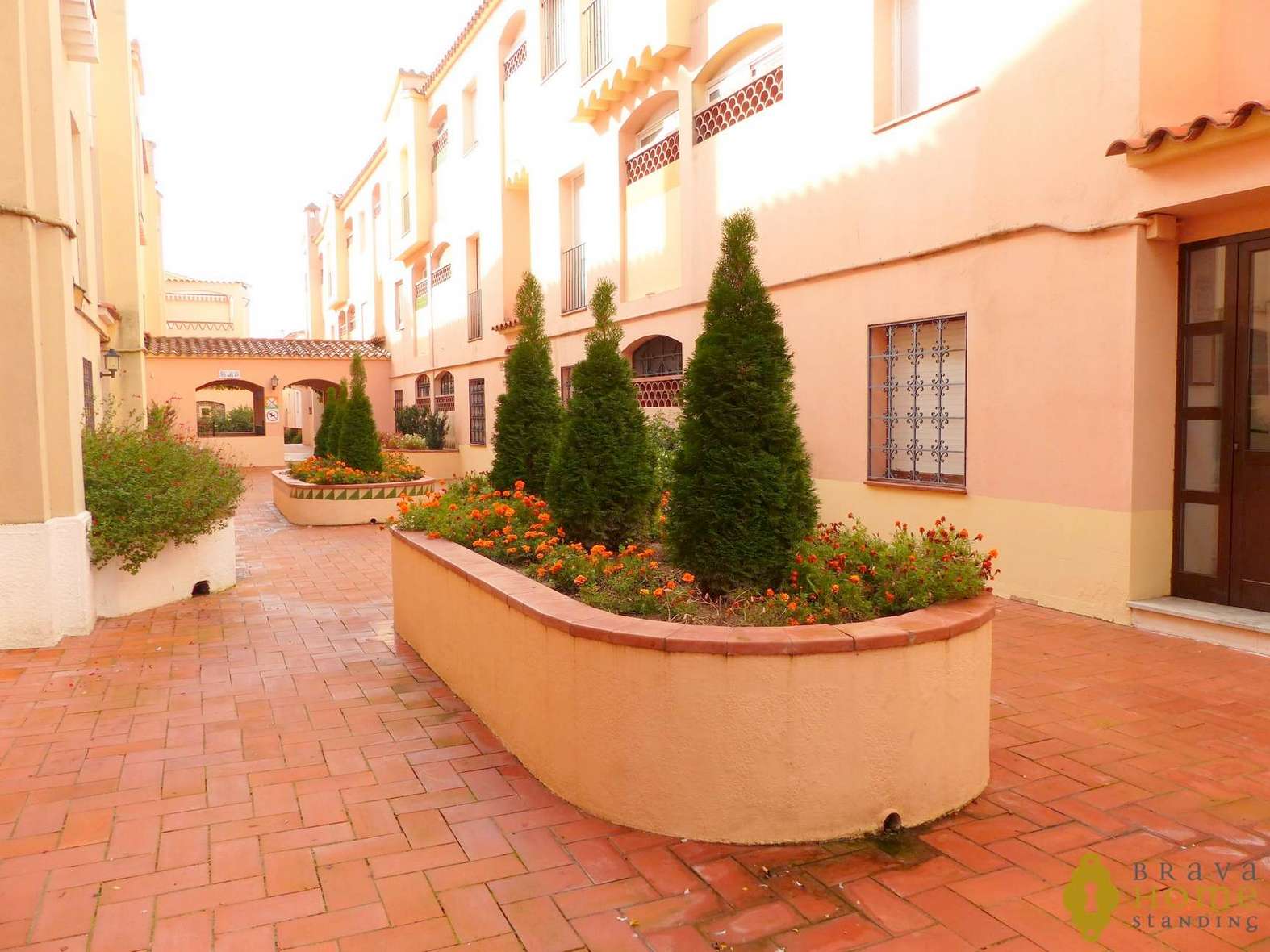 Bonito apartamento de 2 dormitorios a 100m de la playa en venta en Empuriabrava