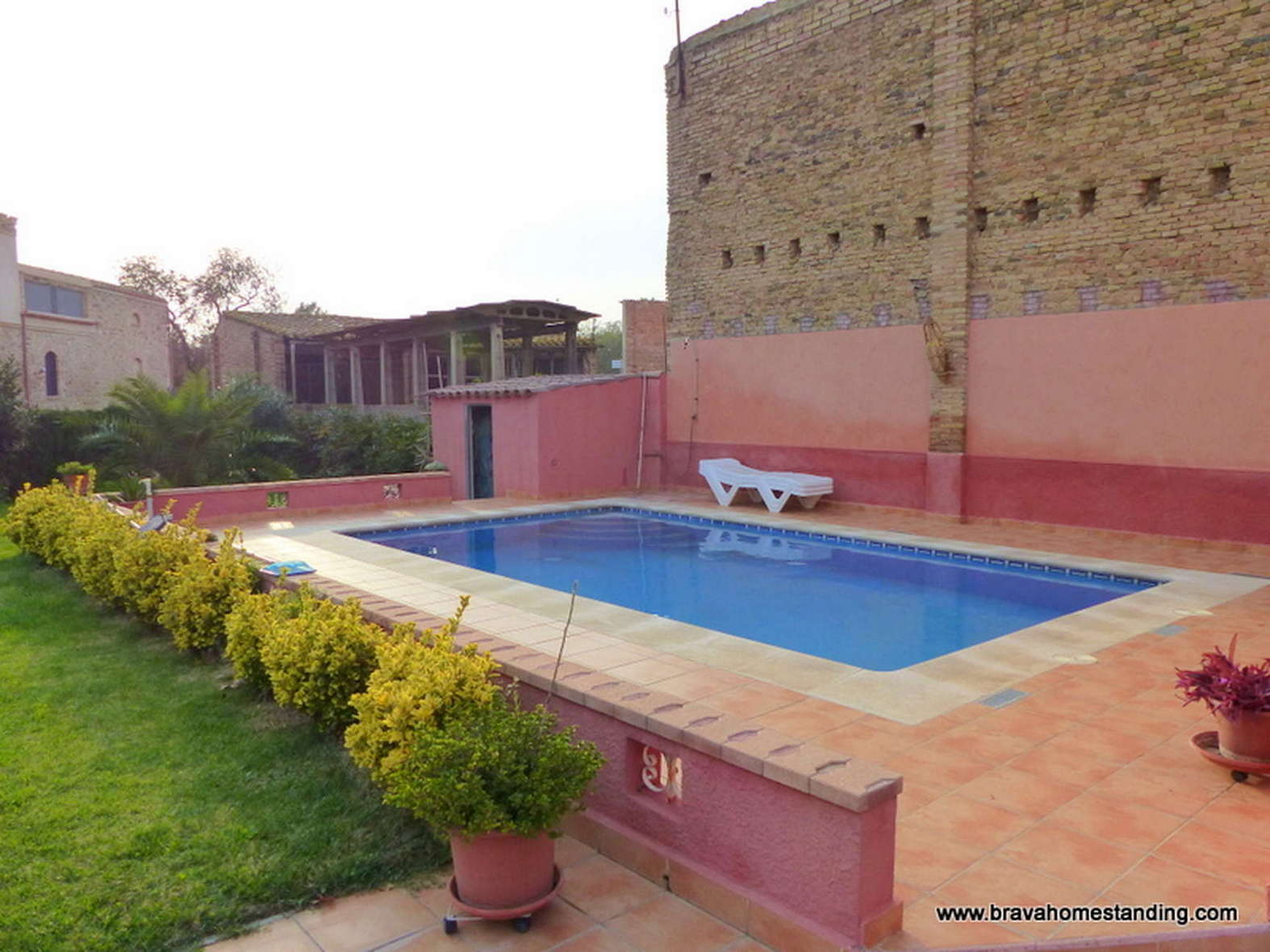 Castelló d'Empuries: Bonic xalet amb piscina i garatge en venda