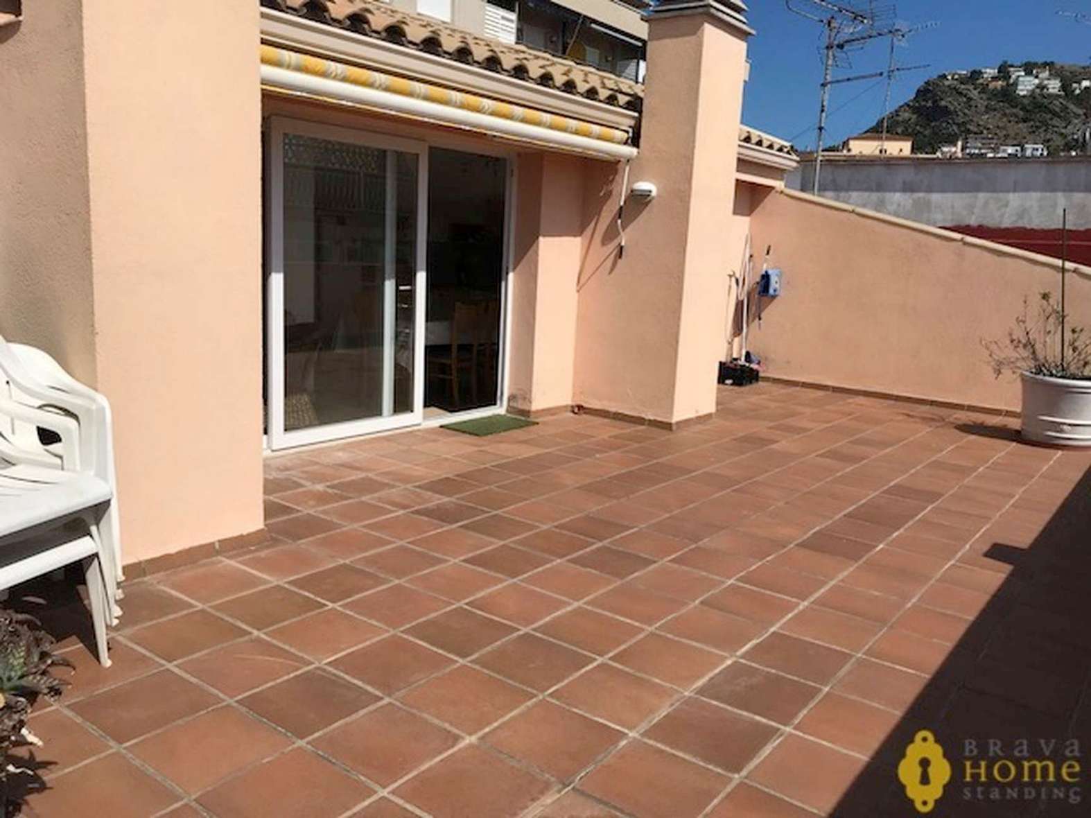 Magnífico dúplex en el centro de rosas en venta.
