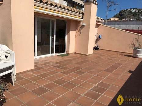 Superbe Duplex dans le centre de Rosas en vente.