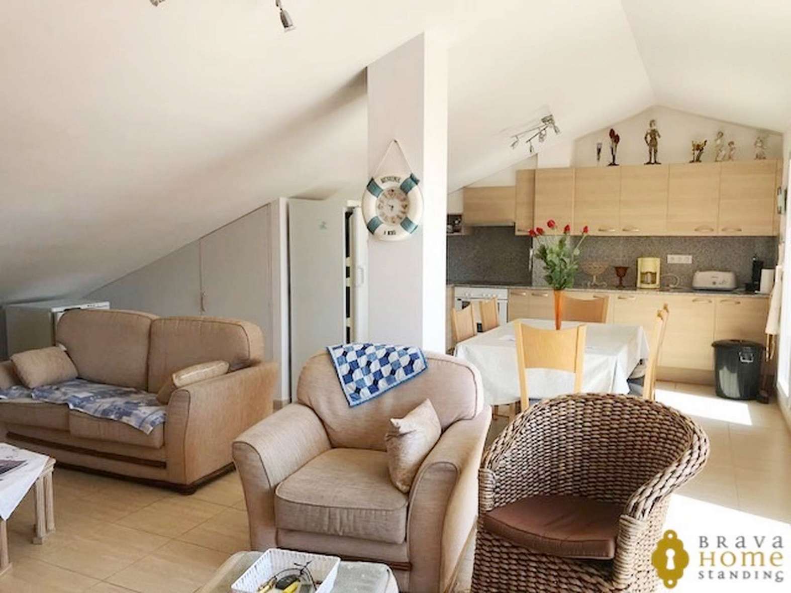 Magnífico dúplex en el centro de rosas en venta.