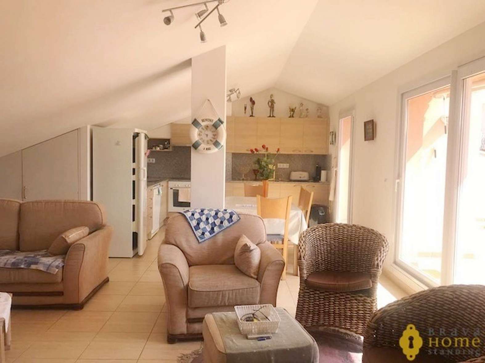 Magnífico dúplex en el centro de rosas en venta.