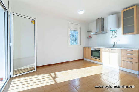 2 bedroom apartment near the canal for sale in EMPURIABRAVA
