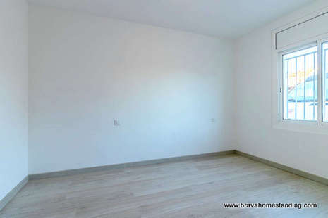 2 bedroom apartment near the canal for sale in EMPURIABRAVA