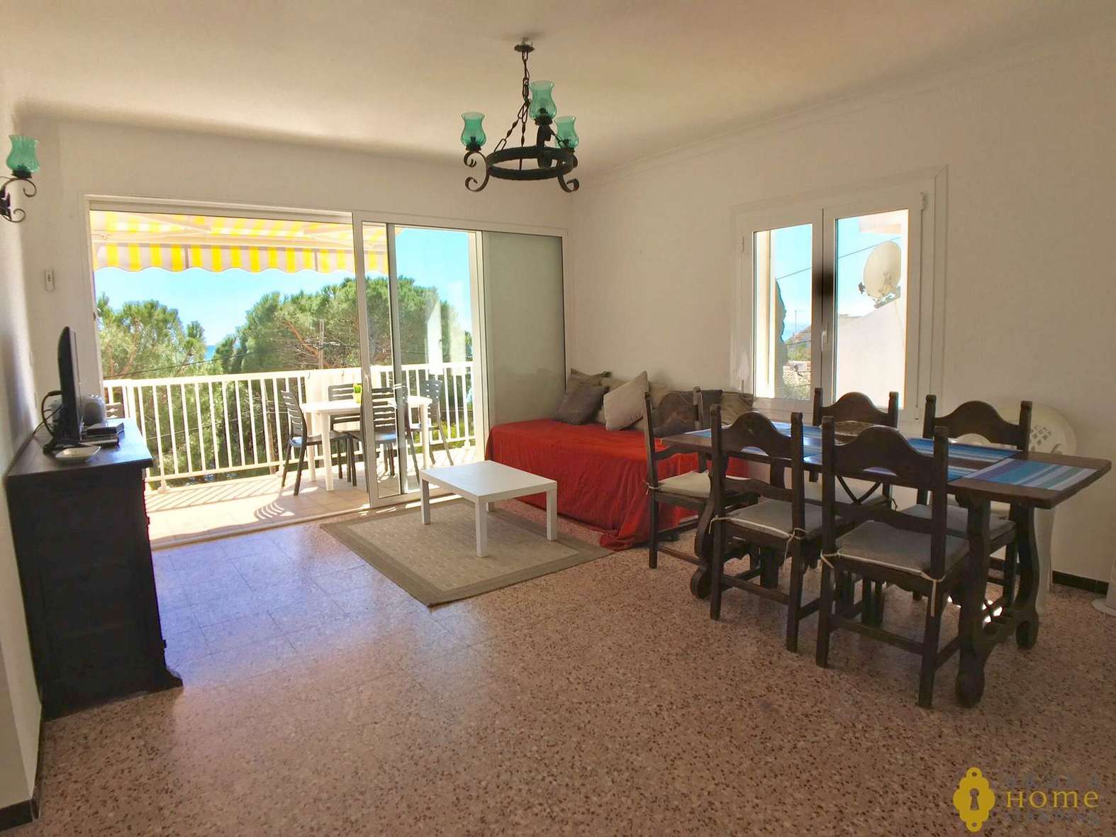Beautiful apartment with sea view and garage for sale in Rosas - Canyelles