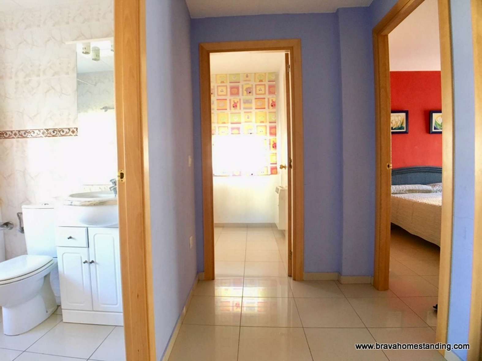 APARTAMENTO CON TRES HABITACIONES Y APARCAMIENTO EN VENTA EN ROSAS SANTA MARGARITA