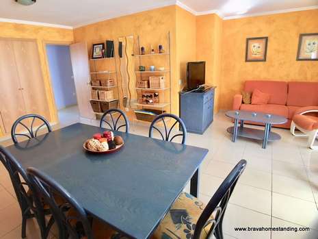 APARTMENT WITH THREE ROOMS AND PARKING FOR SALE IN ROSAS SANTA MARGARITA