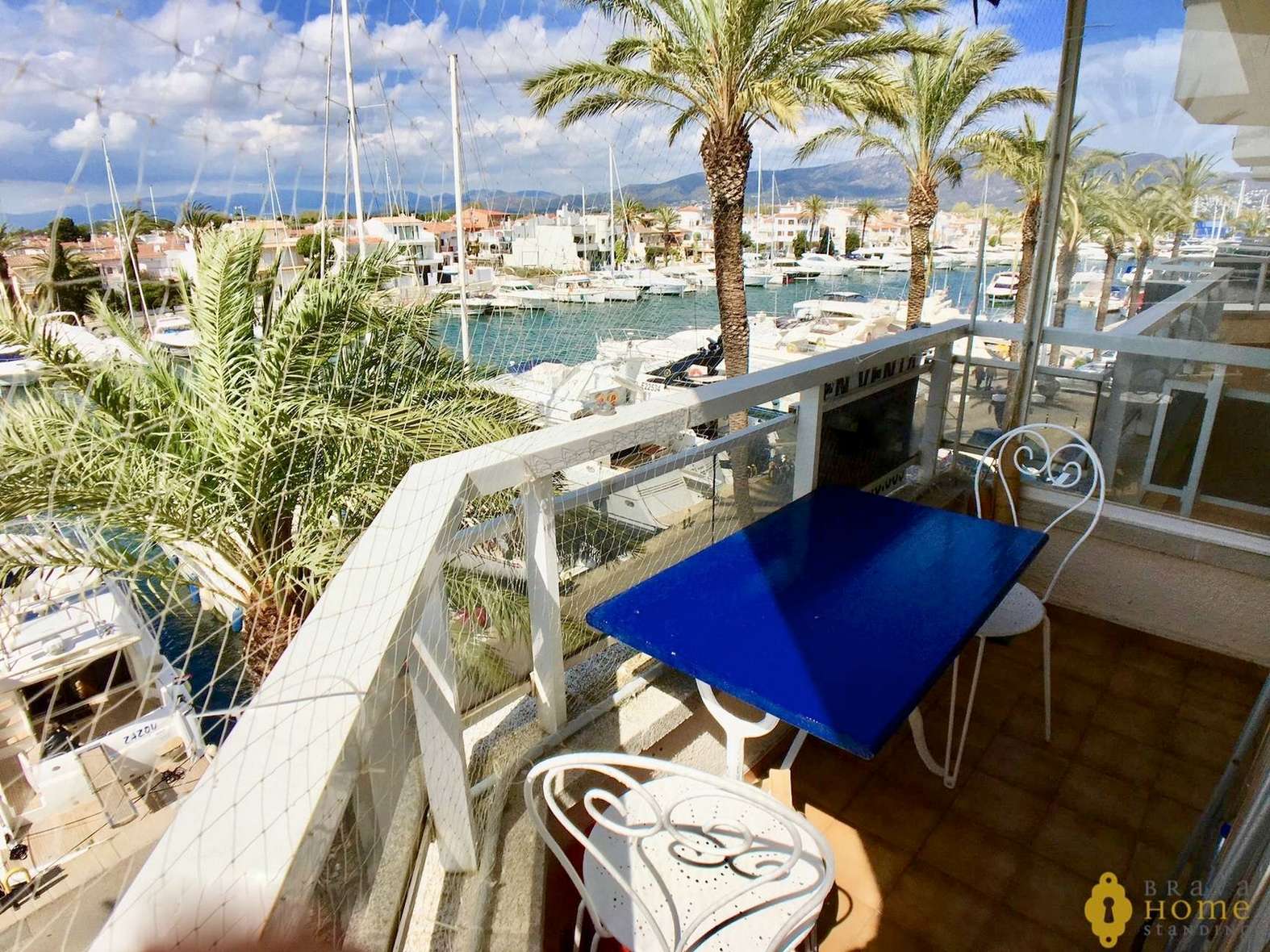 Bonic apartament amb vistes al port en venda a Empuriabrava