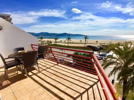 Precioso apartamento en 1ª linea de mar, en venta en Empuriabrava