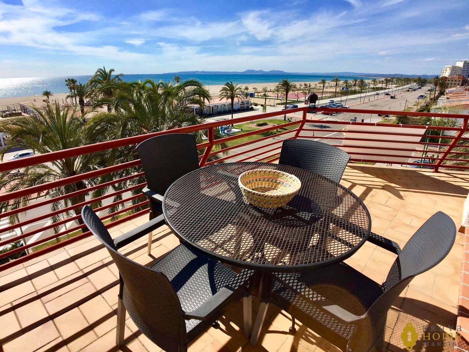 Magnífic apartament a primera línea de mar, en venda a Empuriabrava