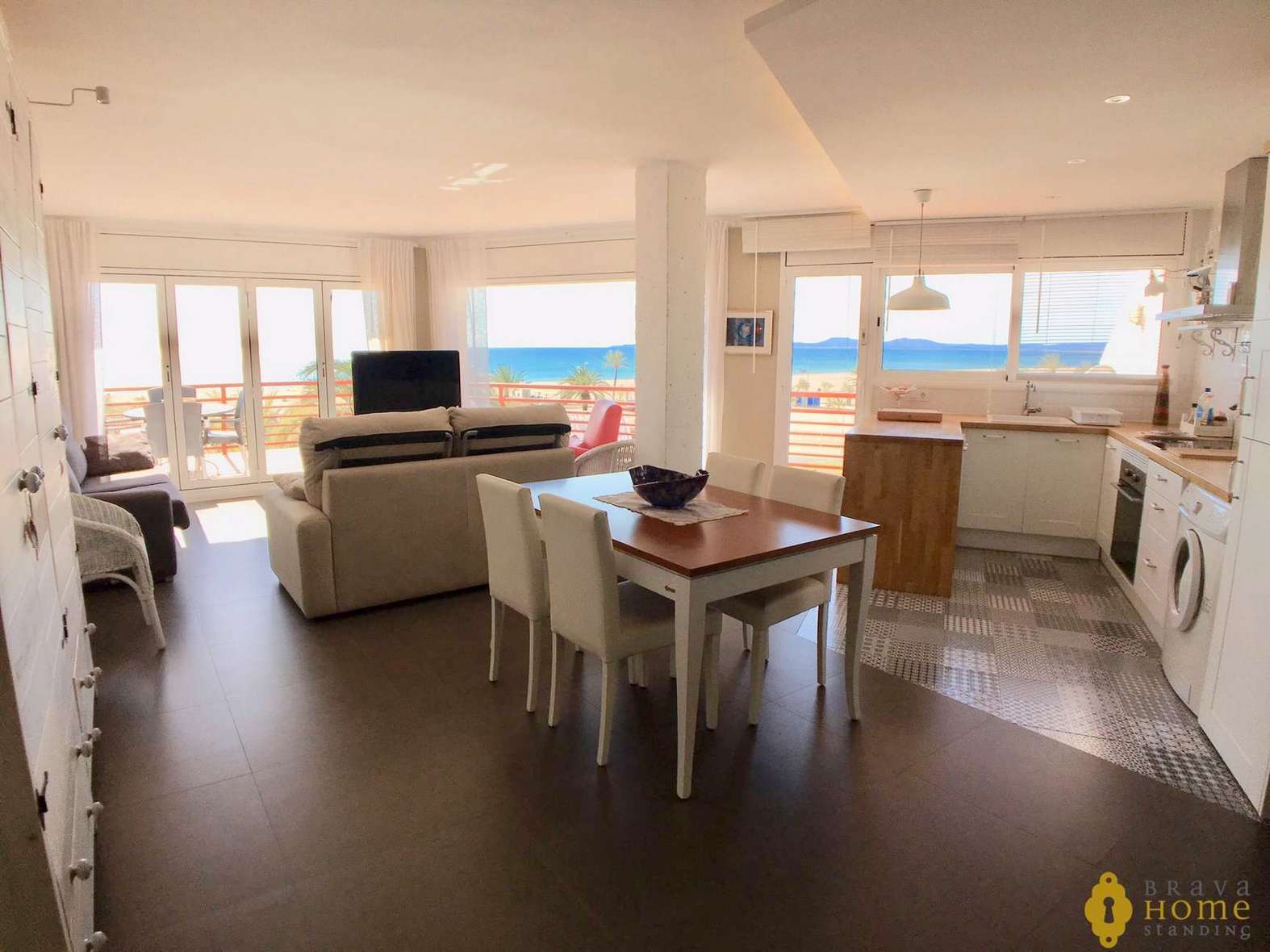 Magnífic apartament a primera línea de mar, en venda a Empuriabrava
