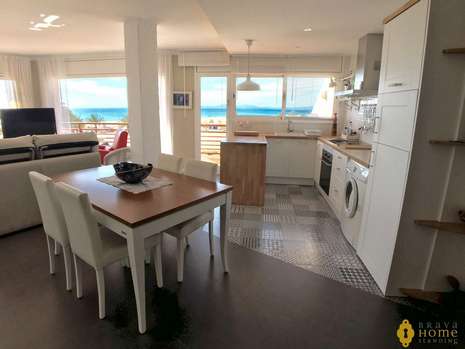 Precioso apartamento en 1ª linea de mar, en venta en Empuriabrava