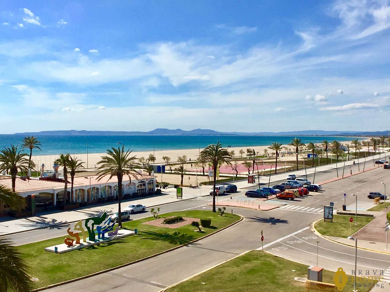 Beautiful apartment in 1st line of sea, for sale in Empuriabrava