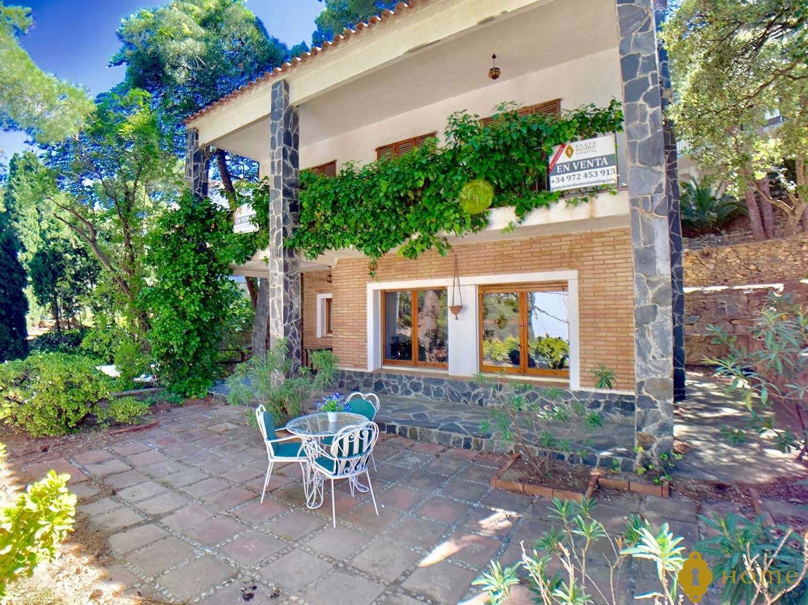 Bonita casa a 20m de la platja de Canyelles en venda