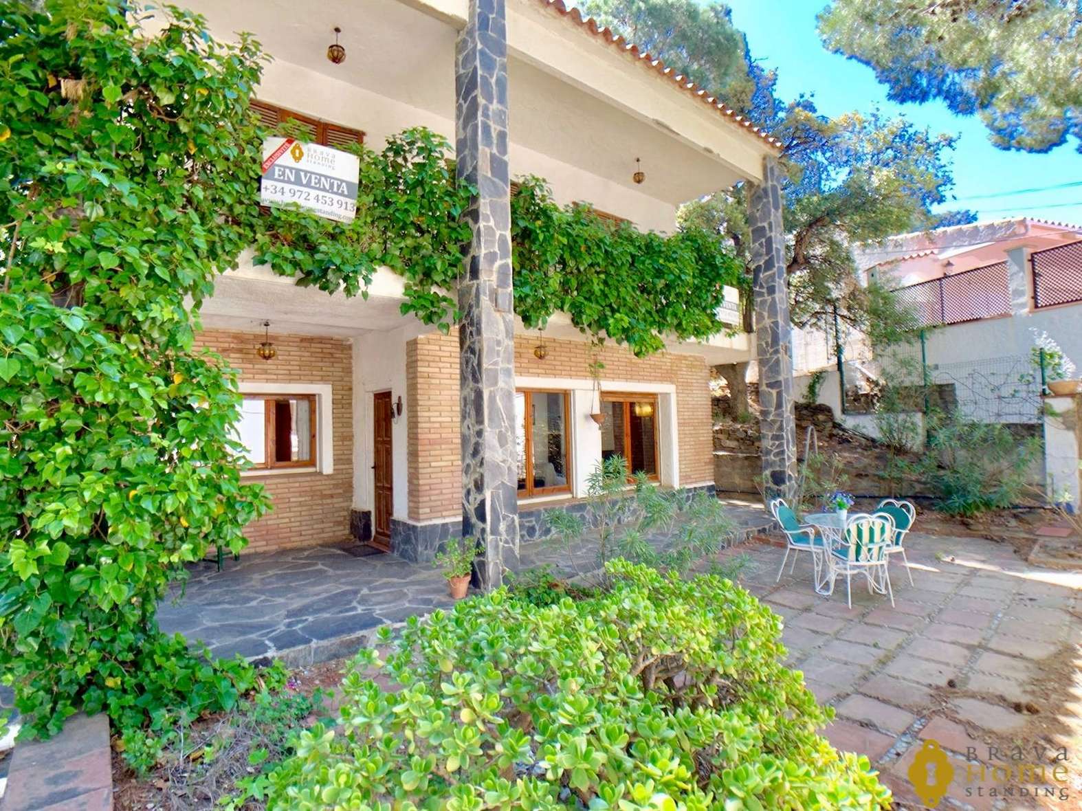 Bonita casa a 20m de la platja de Canyelles en venda