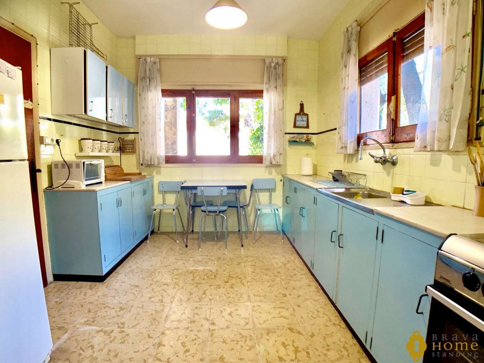Bonita casa a 20m de la platja de Canyelles en venda