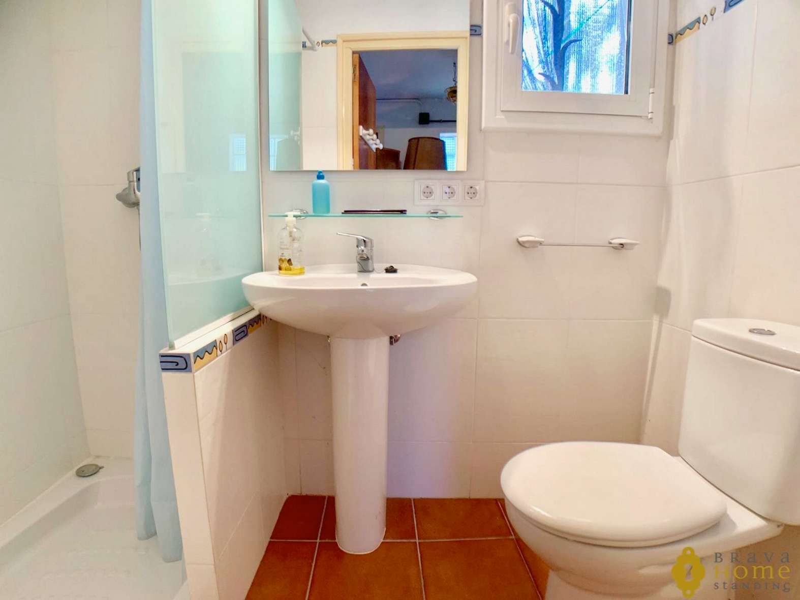 Bonita casa a 20m de la platja de Canyelles en venda