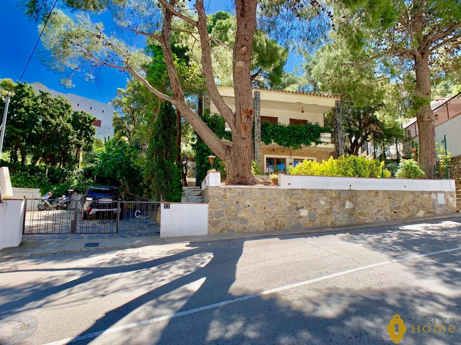Bonita casa a 20m de la platja de Canyelles en venda