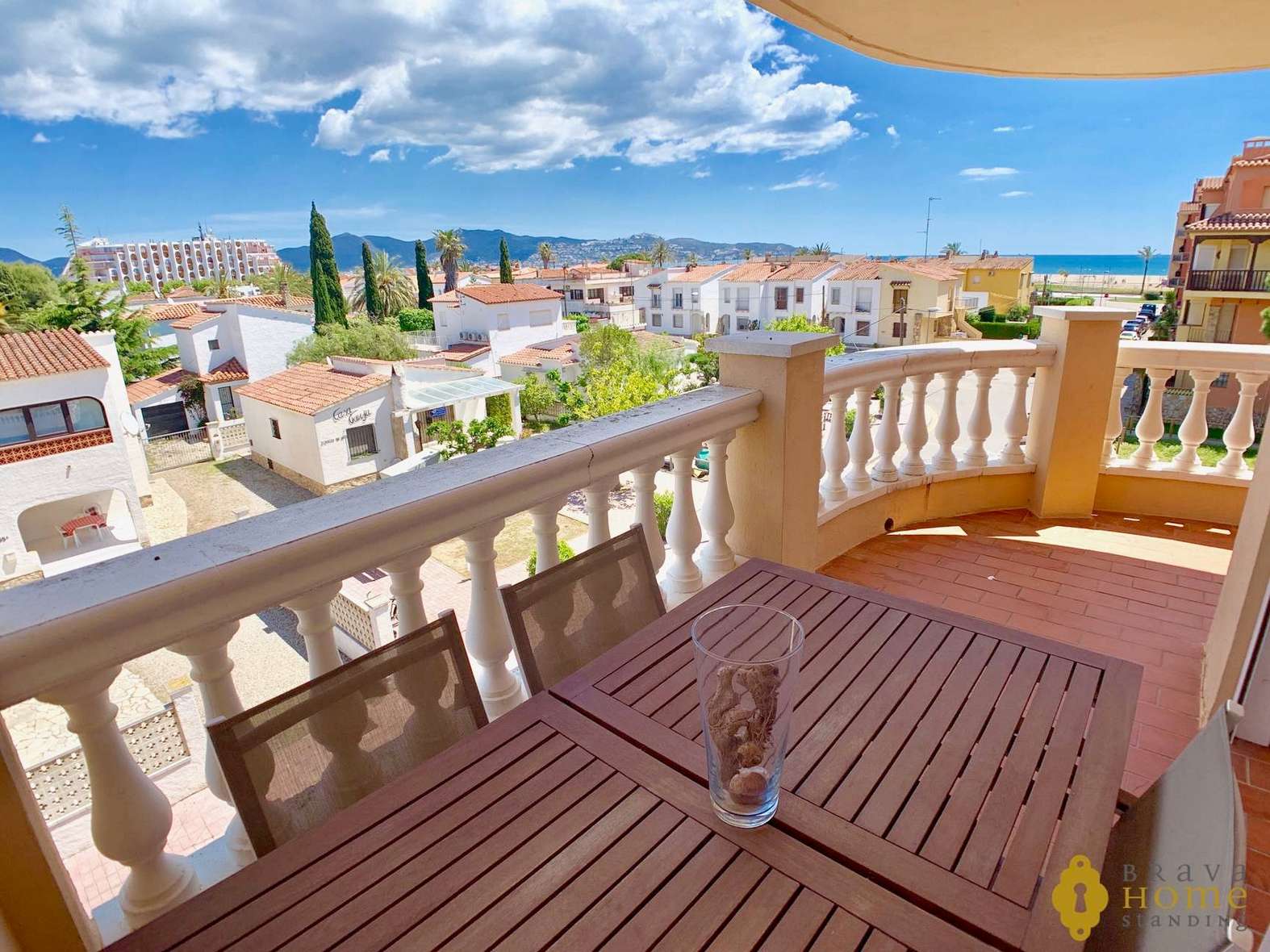 NICE APARTMENT 100M FROM THE SEA WITH PARKING AND POOL FOR SALE A EMPURIABRAVA