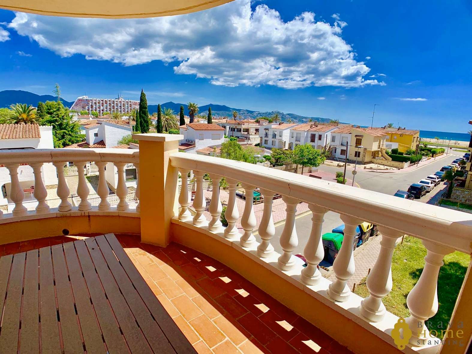 NICE APARTMENT 100M FROM THE SEA WITH PARKING AND POOL FOR SALE A EMPURIABRAVA