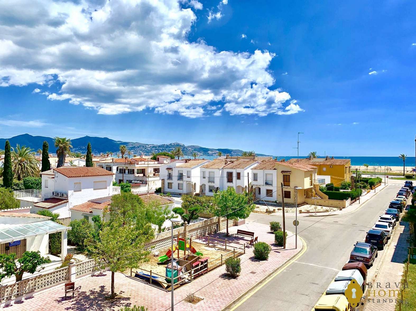 NICE APARTMENT 100M FROM THE SEA WITH PARKING AND POOL FOR SALE A EMPURIABRAVA