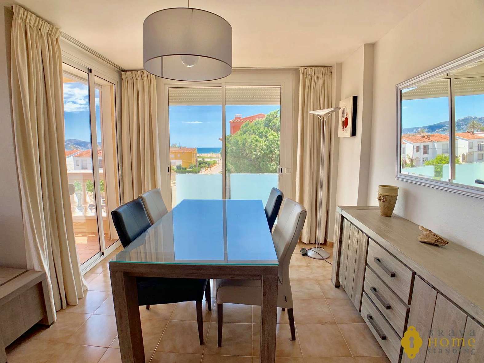 NICE APARTMENT 100M FROM THE SEA WITH PARKING AND POOL FOR SALE A EMPURIABRAVA