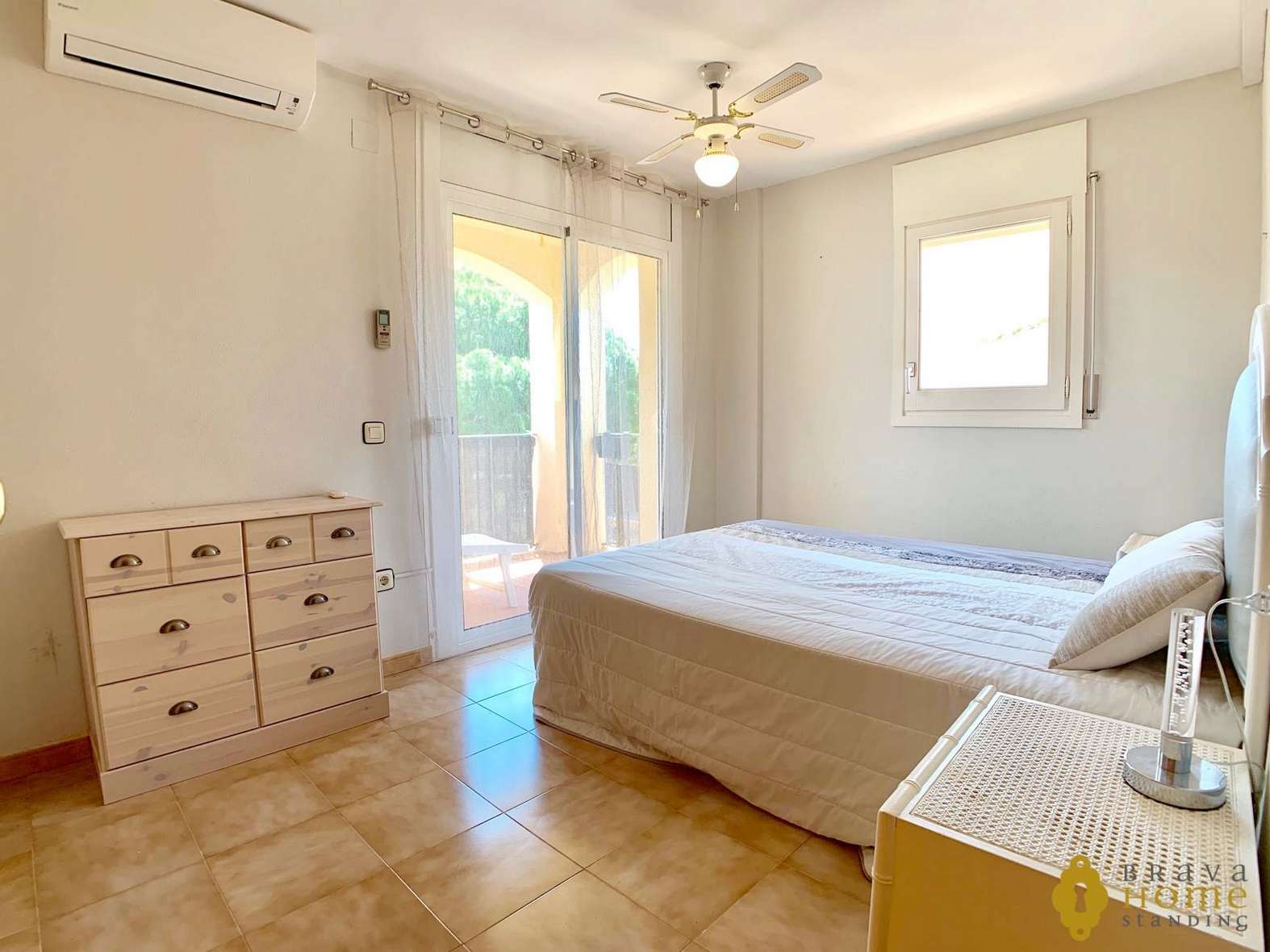 NICE APARTMENT 100M FROM THE SEA WITH PARKING AND POOL FOR SALE A EMPURIABRAVA