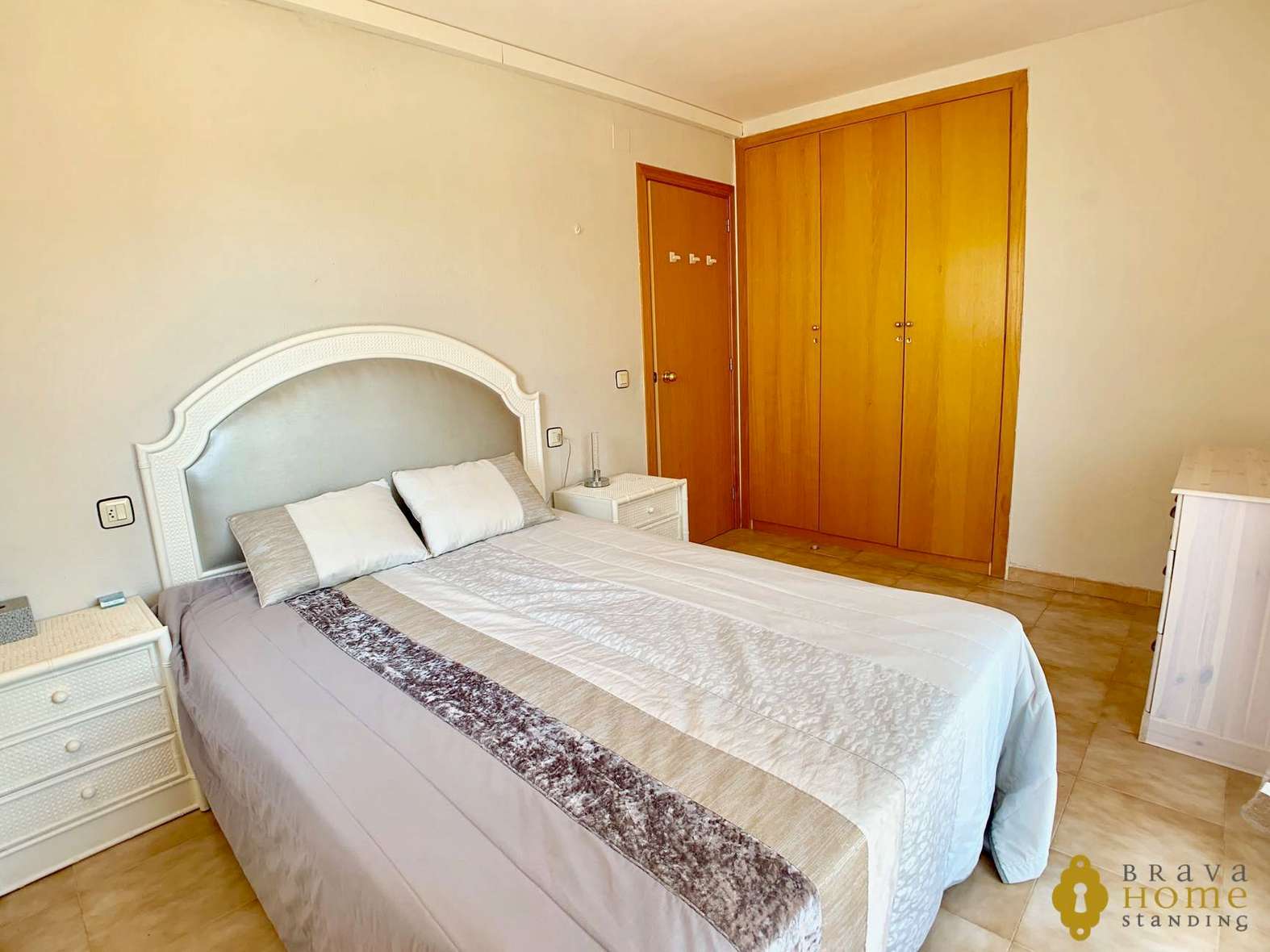 NICE APARTMENT 100M FROM THE SEA WITH PARKING AND POOL FOR SALE A EMPURIABRAVA