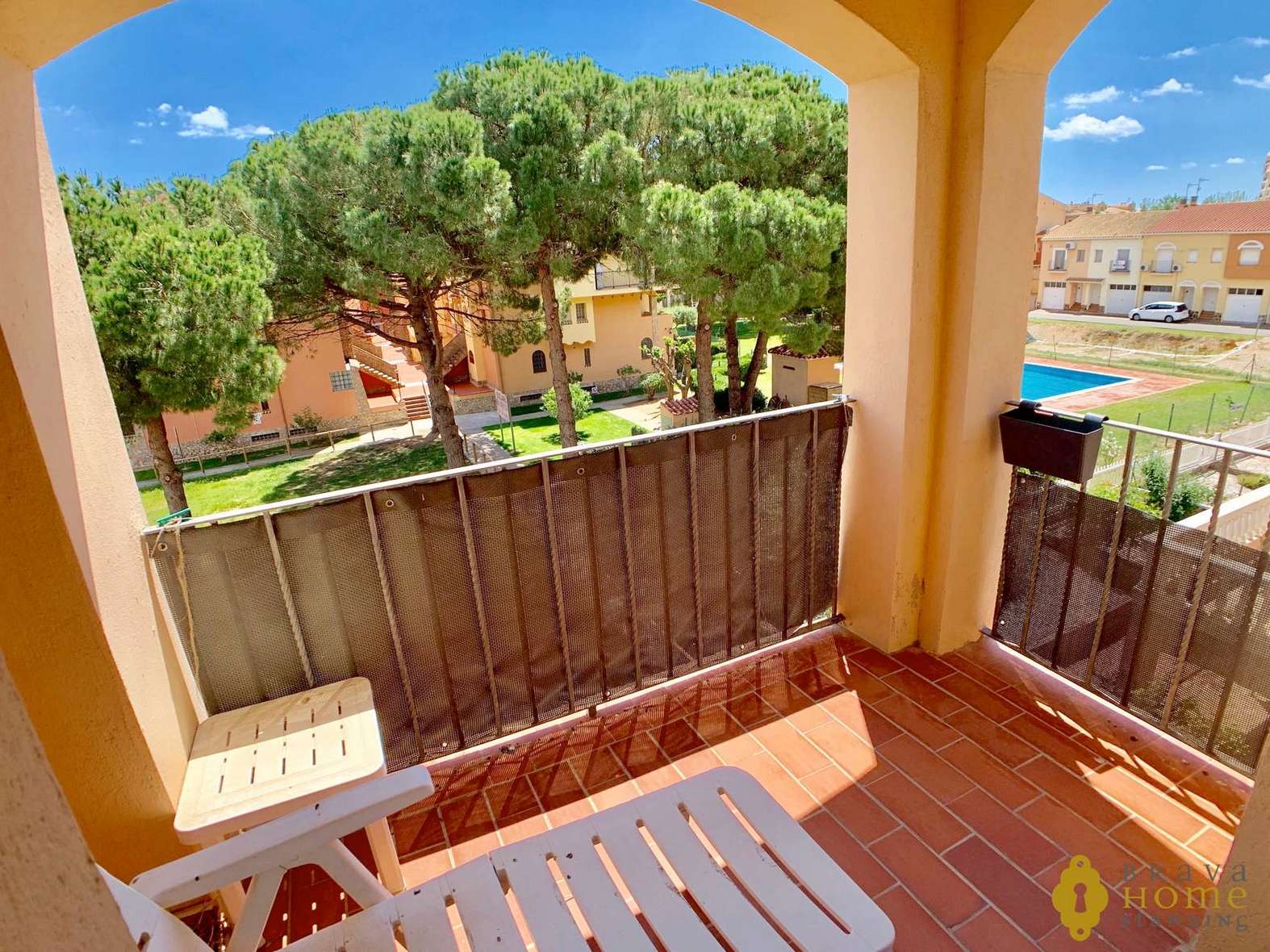 NICE APARTMENT 100M FROM THE SEA WITH PARKING AND POOL FOR SALE A EMPURIABRAVA