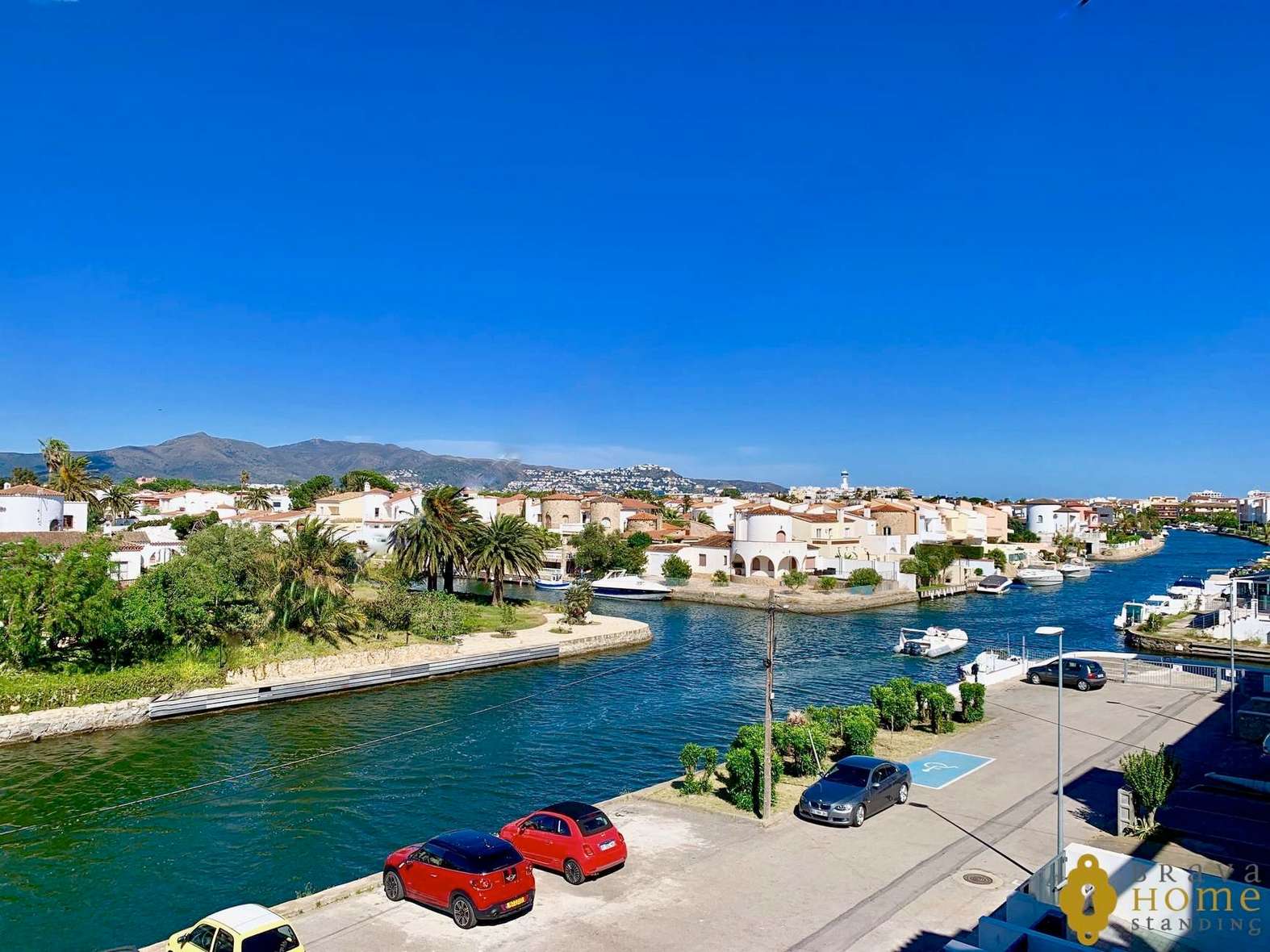 Très bel appartement avec superbe vue sur le canal à vendre à Empuriabrava