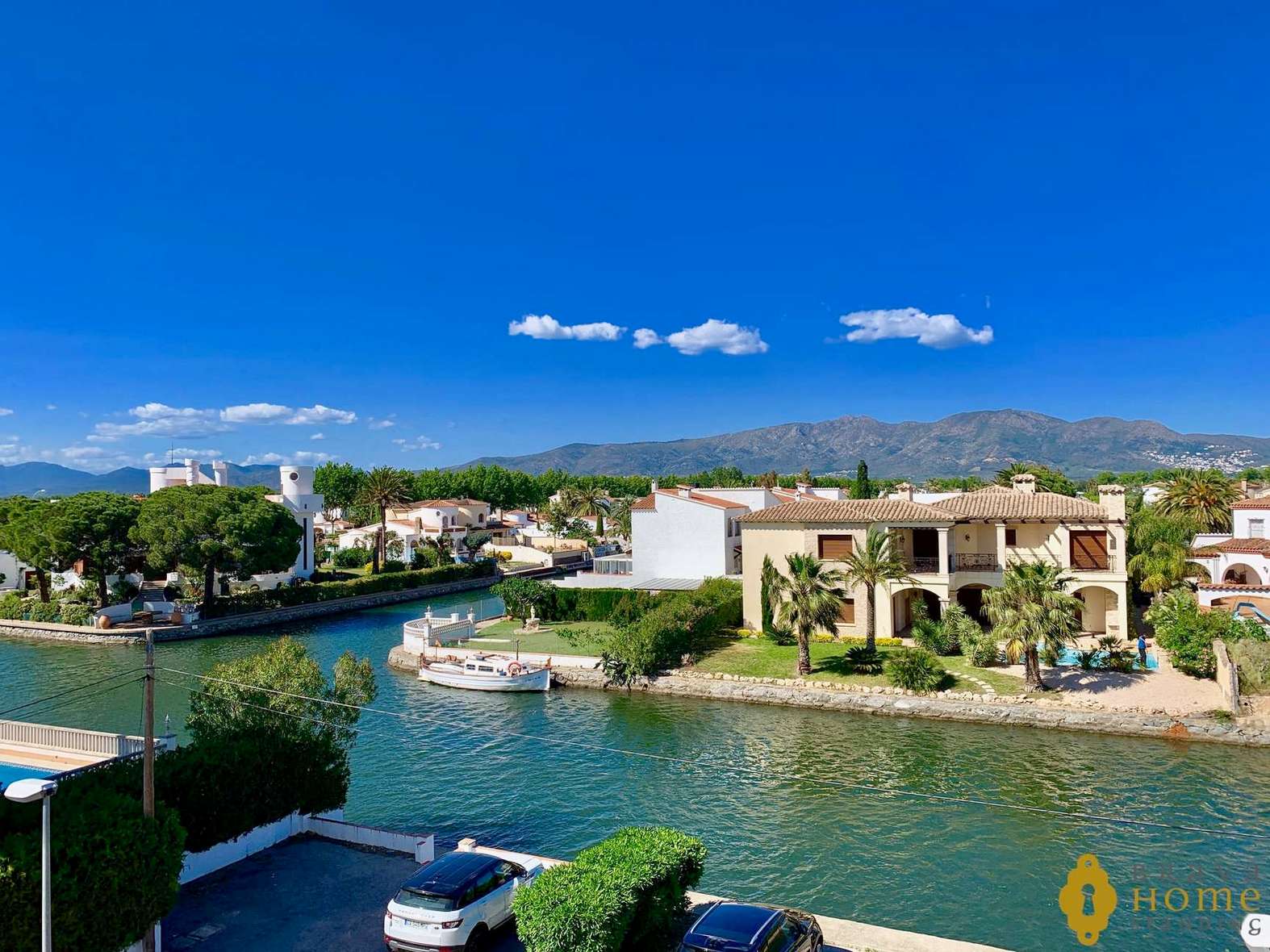 Très bel appartement avec superbe vue sur le canal à vendre à Empuriabrava