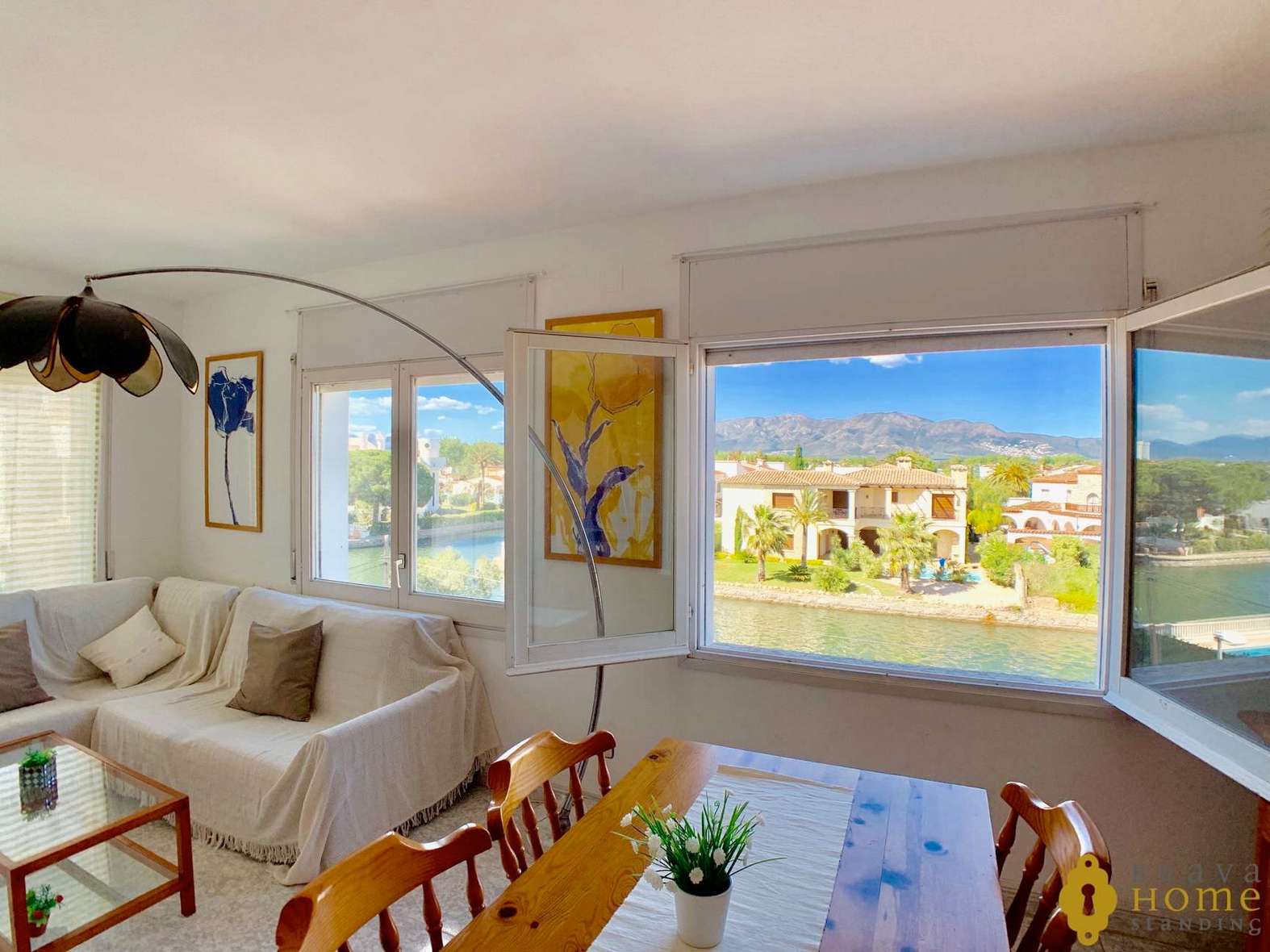 Très bel appartement avec superbe vue sur le canal à vendre à Empuriabrava