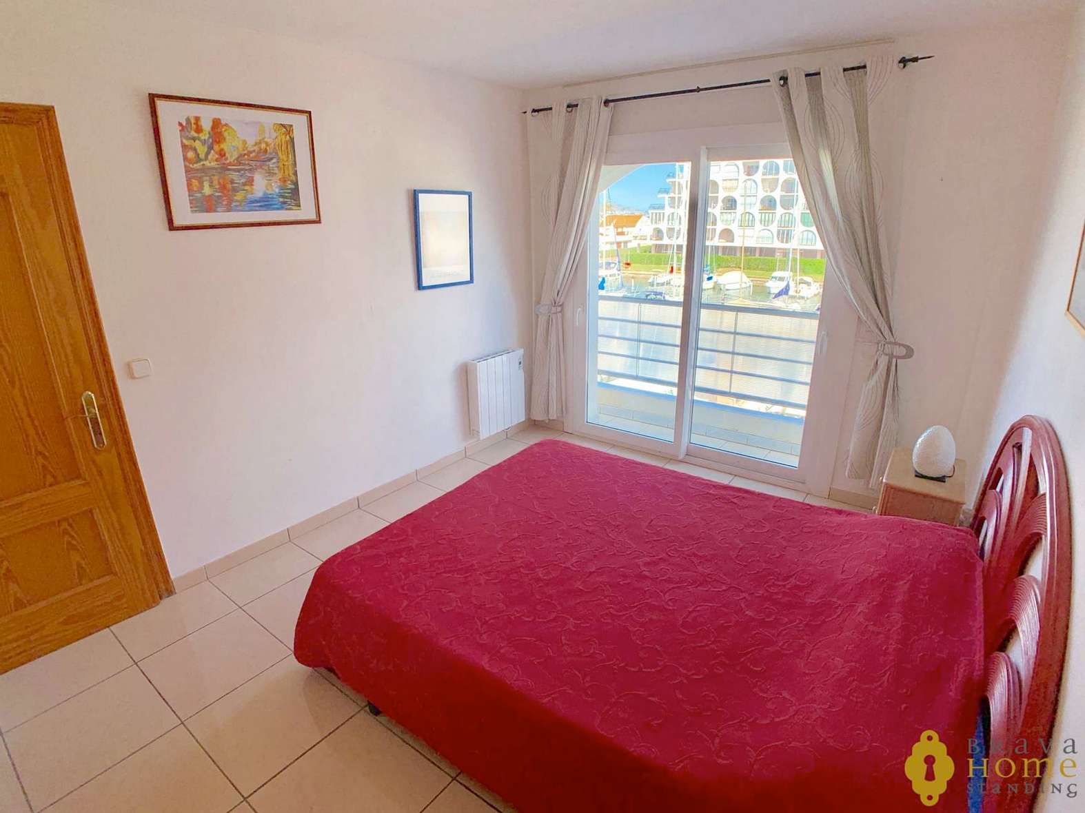 APARTAMENT A PROP DE LA PLATJA AMB VISTA CANAL EN VENDA A EMPURIABRAVA