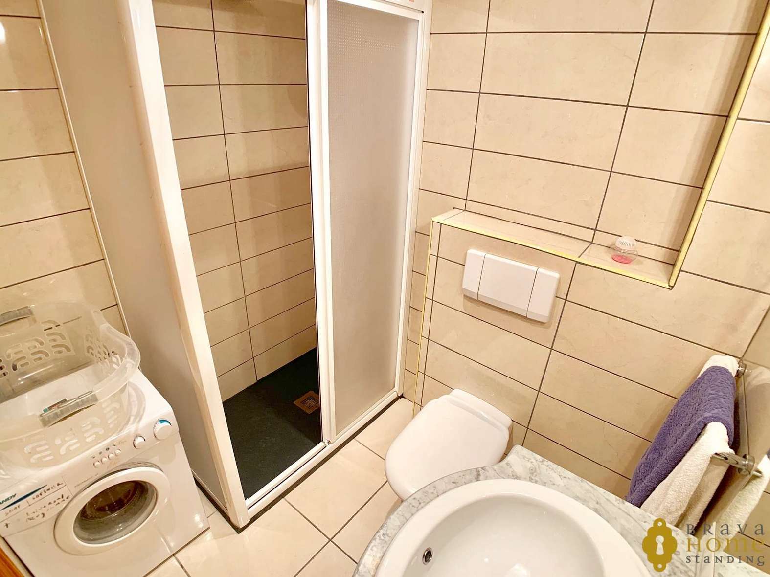 APARTAMENT A PROP DE LA PLATJA AMB VISTA CANAL EN VENDA A EMPURIABRAVA