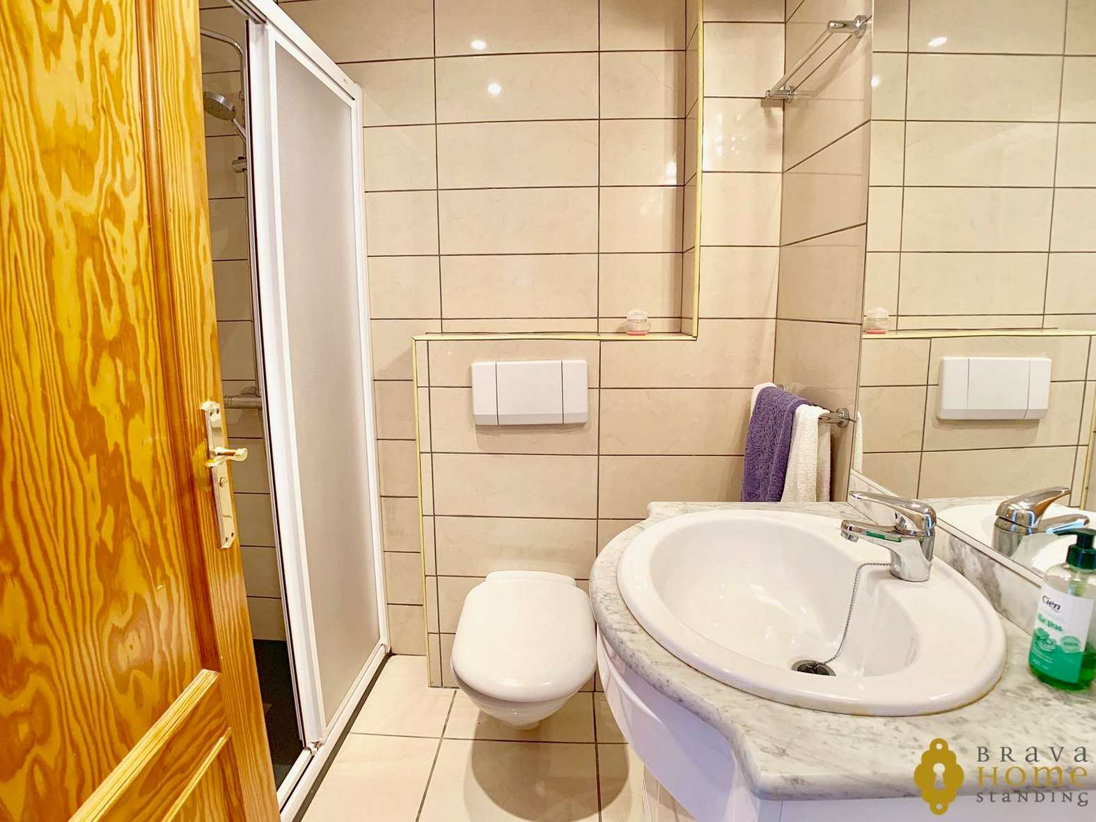 APARTAMENT A PROP DE LA PLATJA AMB VISTA CANAL EN VENDA A EMPURIABRAVA