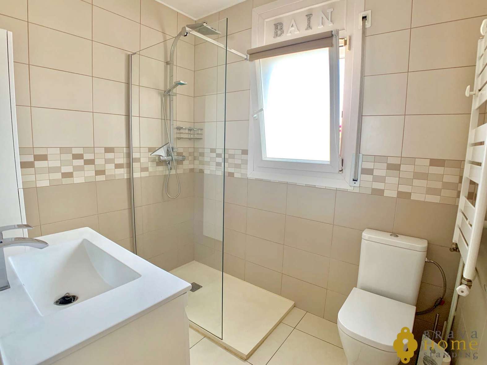 Bonica casa totalment reformada amb piscina en venda a Empuriabrava