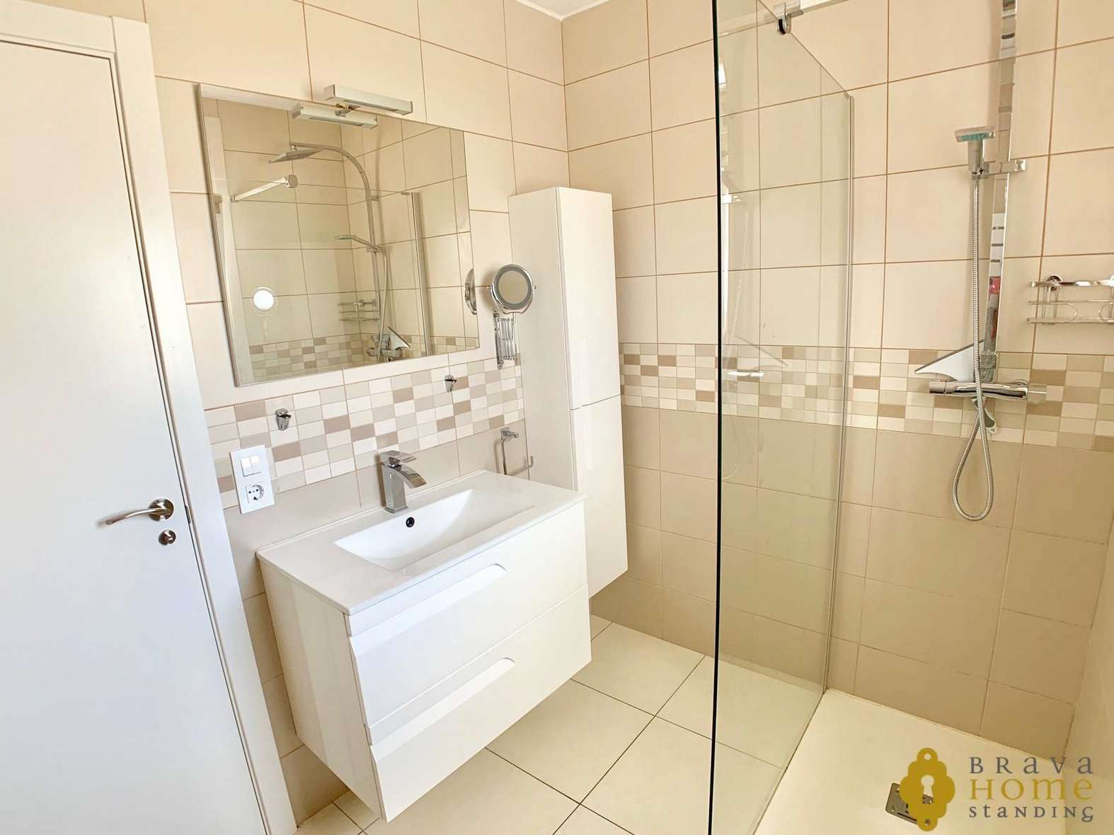 Bonica casa totalment reformada amb piscina en venda a Empuriabrava