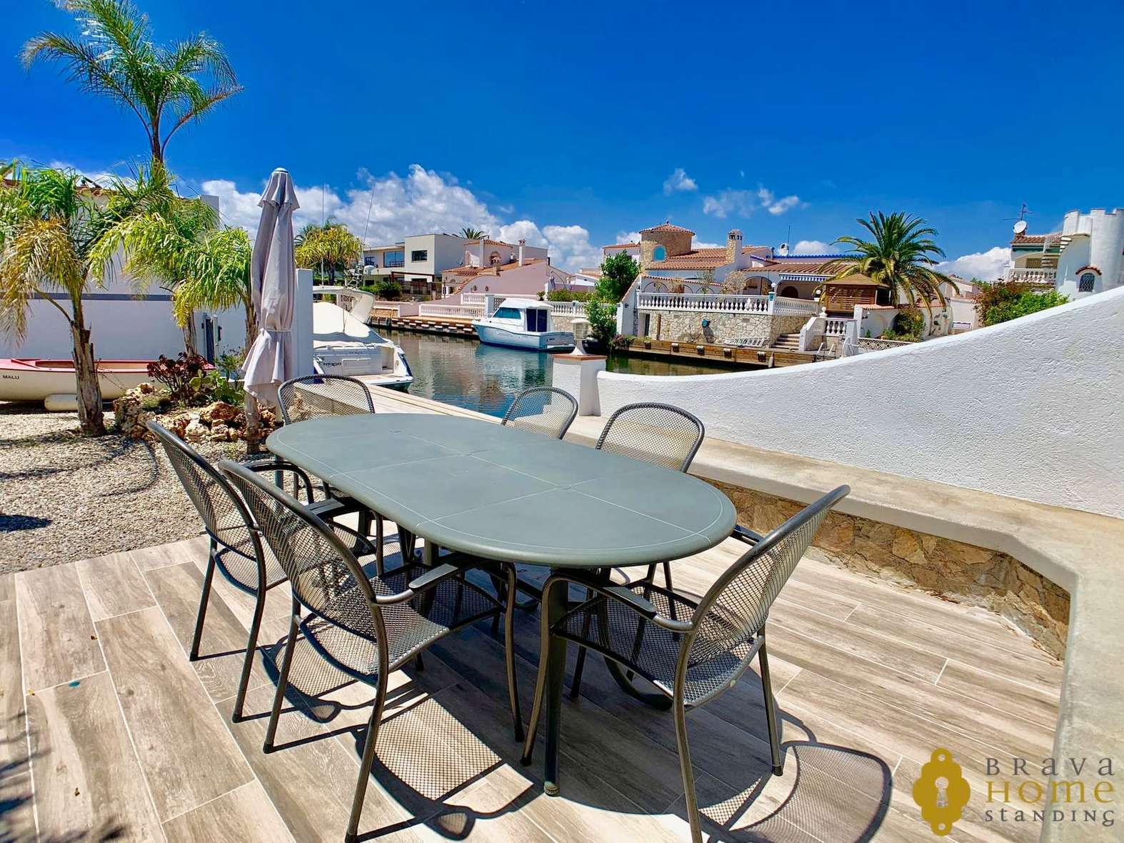 Luxury villa with Pool on a wide canal for sale in Empuriabrava