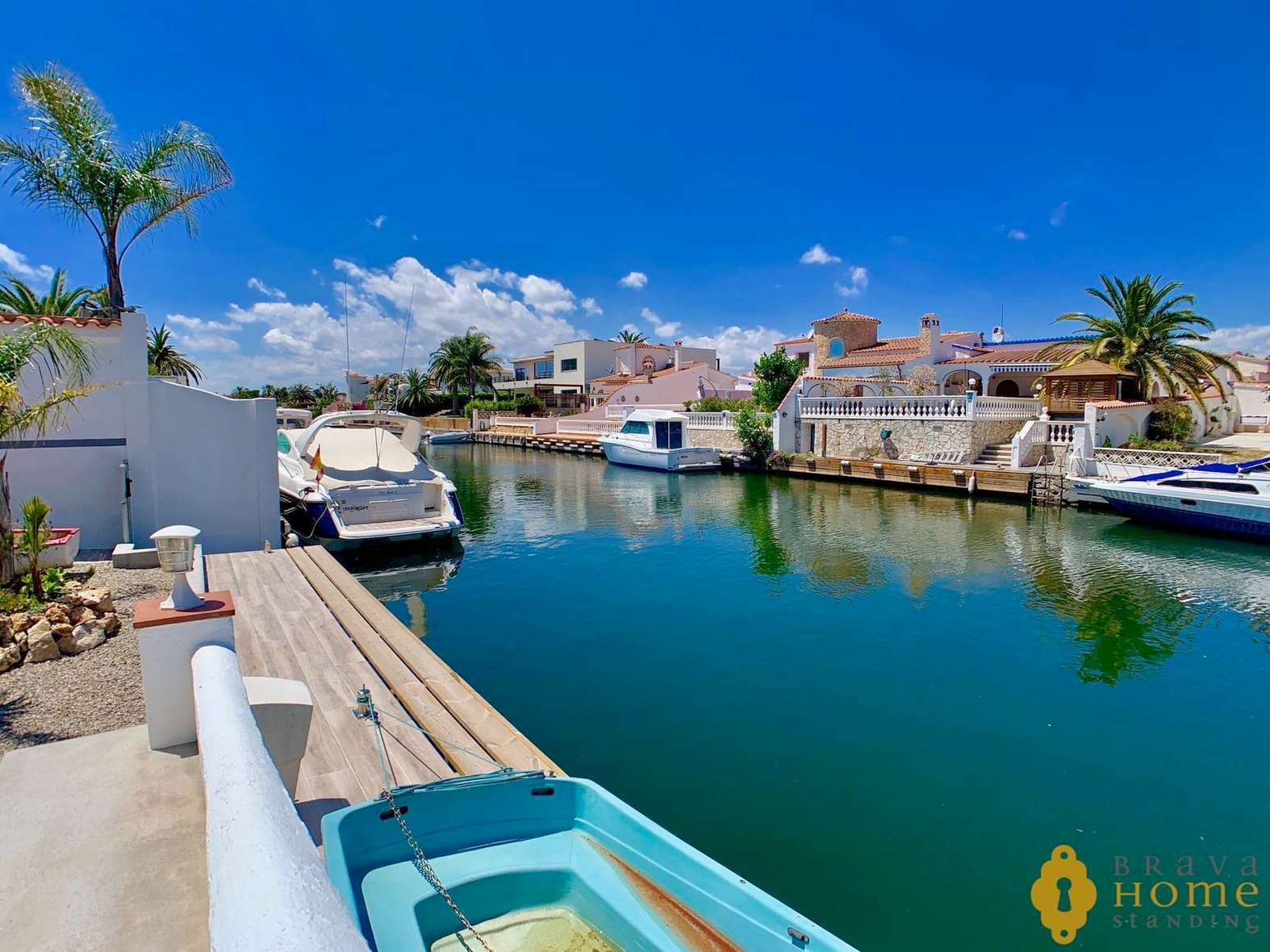 Luxury villa with Pool on a wide canal for sale in Empuriabrava