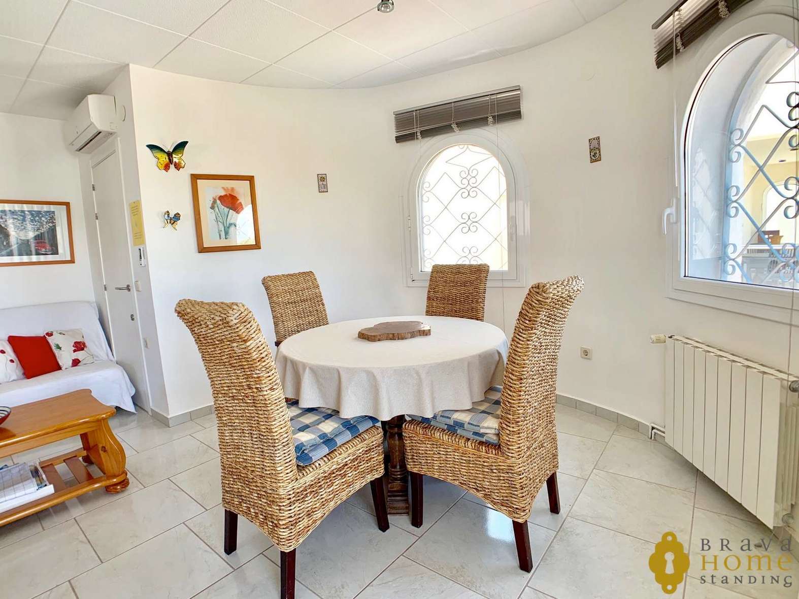 Luxury villa with Pool on a wide canal for sale in Empuriabrava
